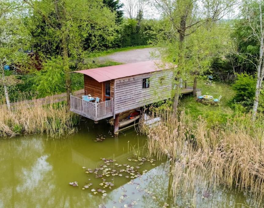 Lakeside Cabin On Stilts- 'Kingfisher' Rous Lench 외부 사진